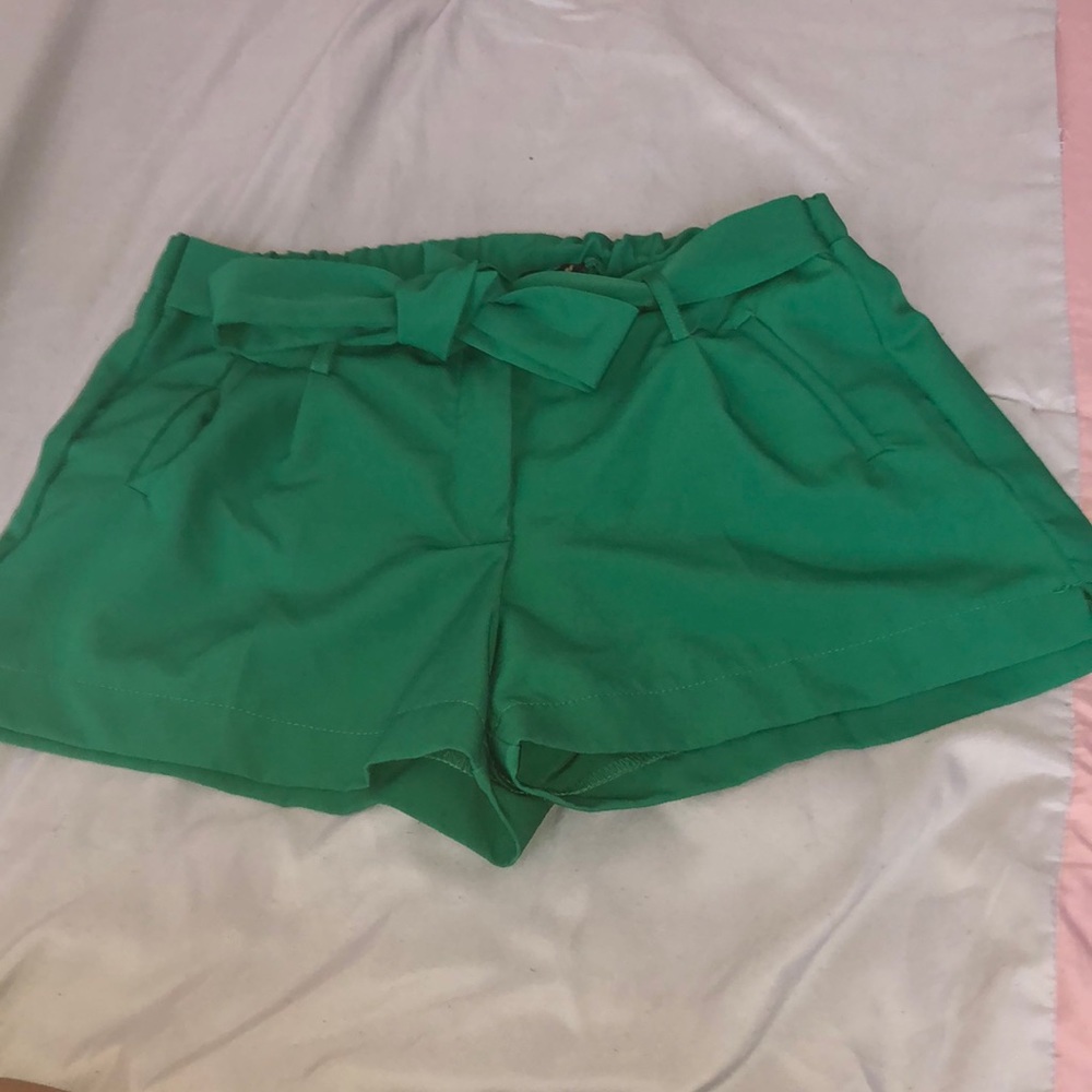 Lucky Green waist tie shorts